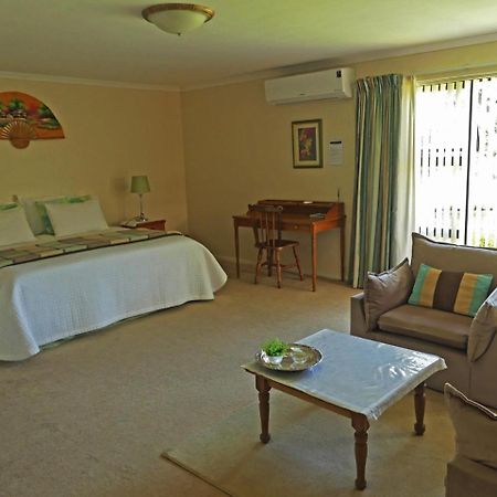 Vineyards Country Home Guest Room Blomtuin ภายนอก รูปภาพ
